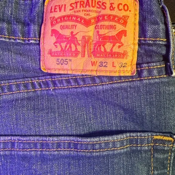 Like New Men’s Levi's 505 W32 L32 Blue Jeans with Signature Patch - Picture 2 of 7